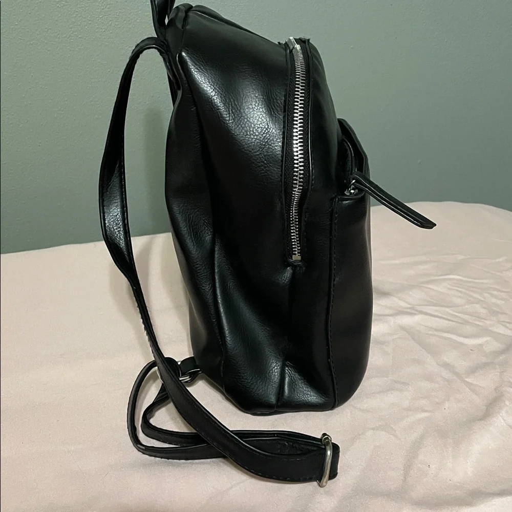 Reaction Kenneth Cole NWOT Black Vegan Leather Pebble Backpack Purse - Picture 2 of 10